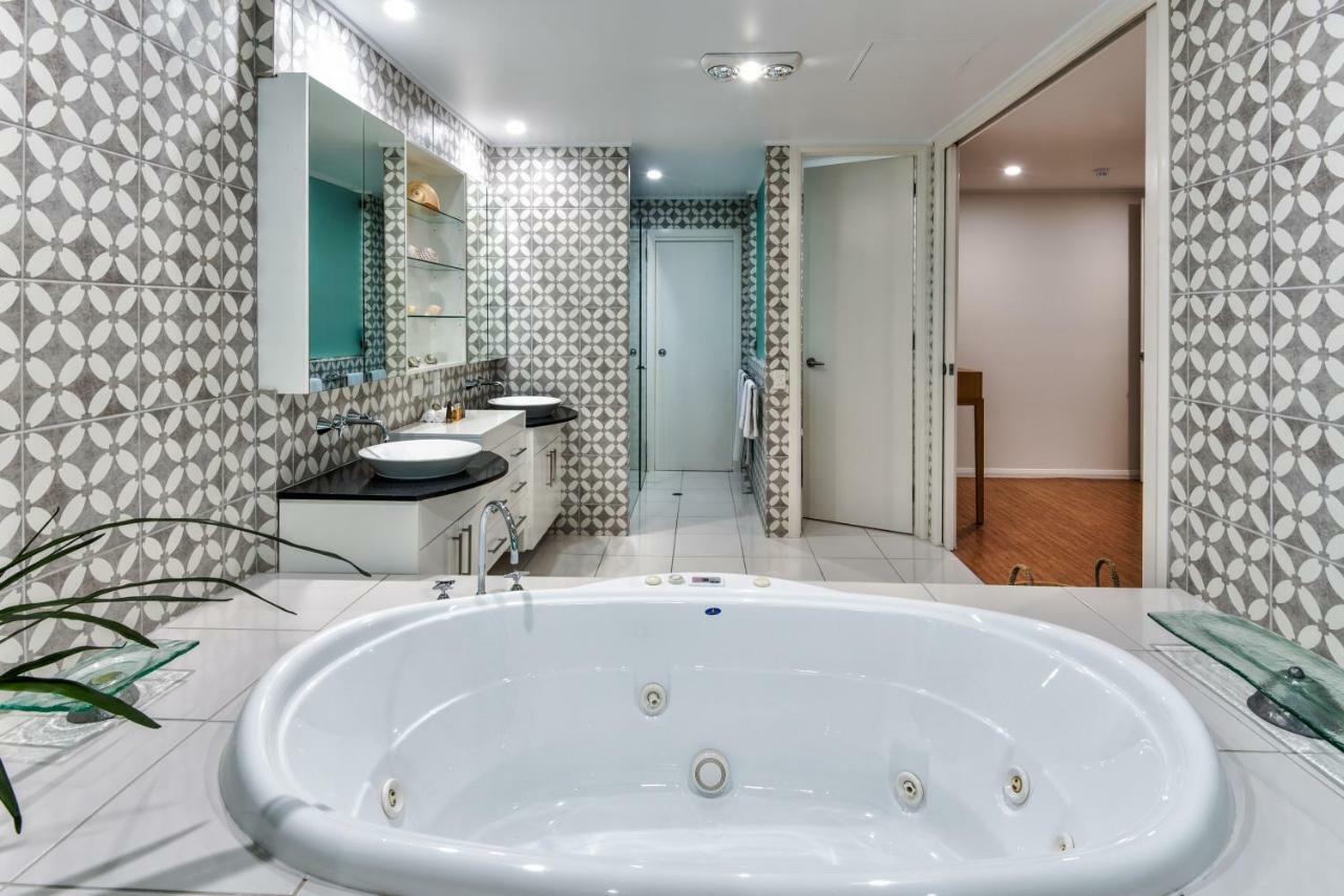 Pavillions Penthouse 25 - Luxury Waterfront Apartment With Private Roof Top Pool And Buggy 汉密尔顿岛 外观 照片